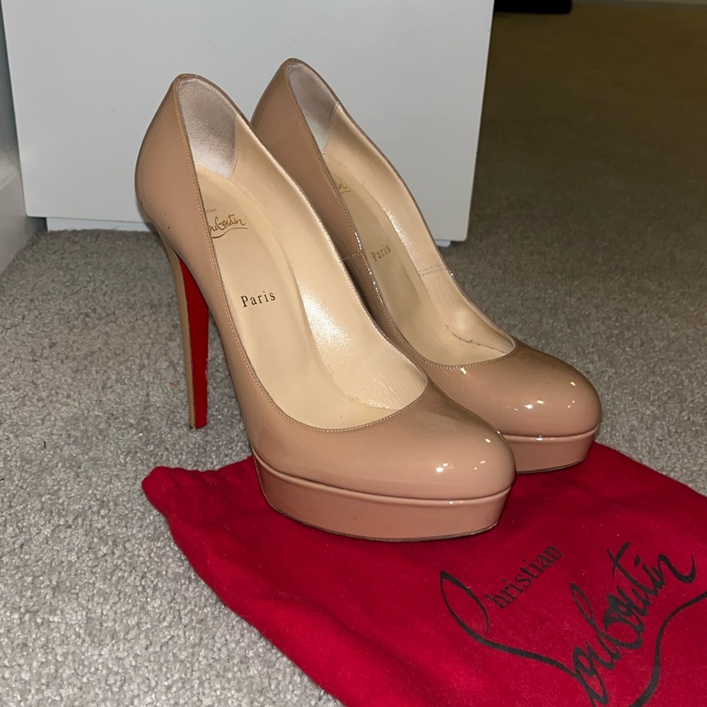 Christian Louboutin Bianca 42 Nude Patent Pump